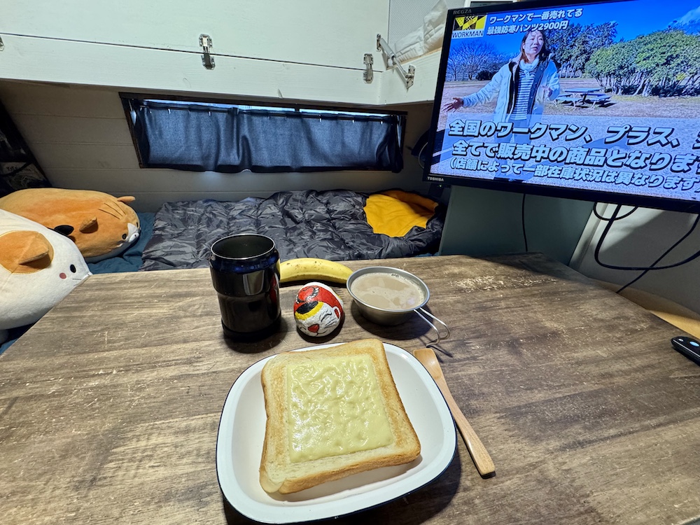 コーヒーとトーストと豆乳ゼリーとバナナの朝食