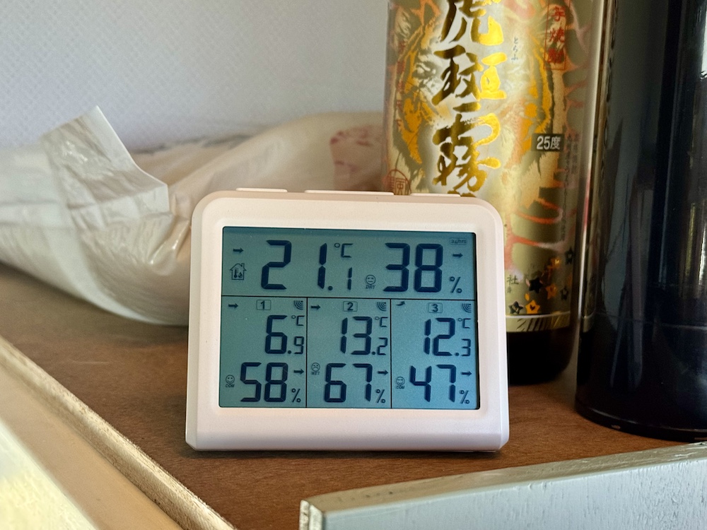 12時18分の外気温とキャンピングカー居住空間の温度