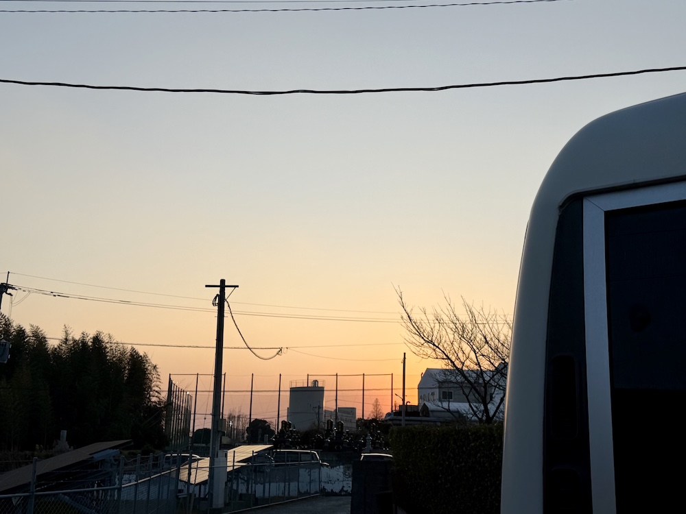 水道ポンプを交換した日の夕方の空